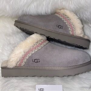 UGG 🤍 Slippers size 9 New in box